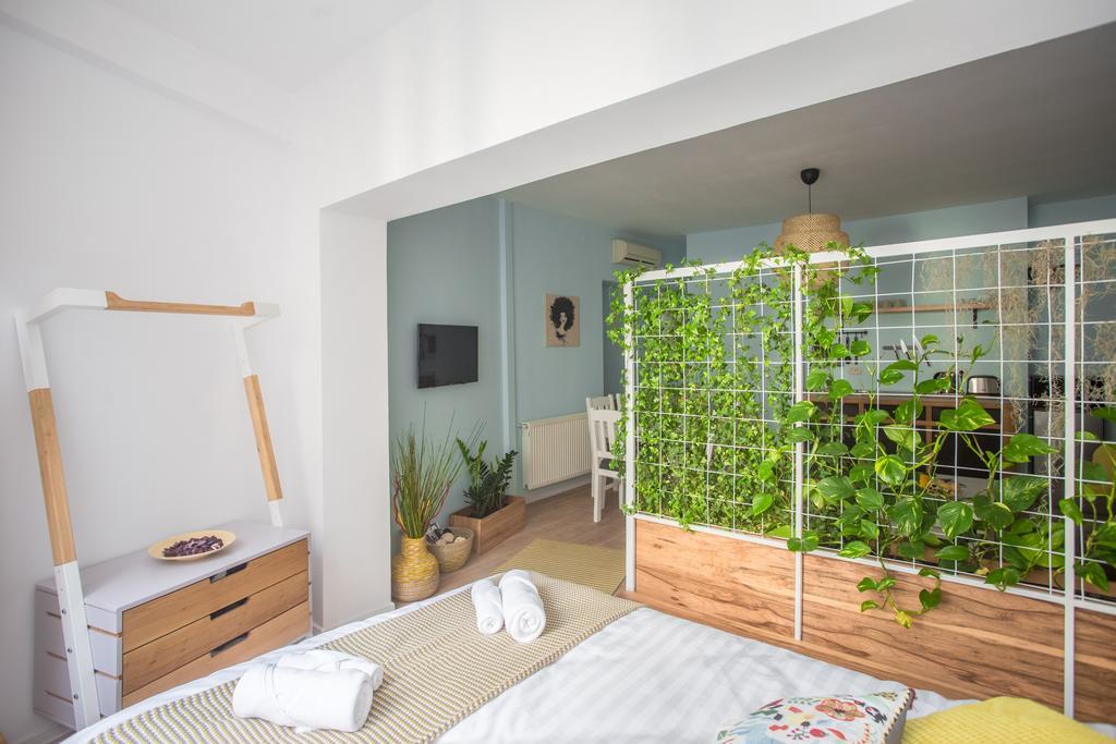Central Garden By Urbanesq Bukares Bagian luar foto
